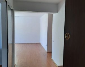 Apartament 2 camere,  decomandat, etaj 1, La Terenuri