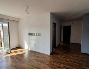 Apartament cu 3 camere de vanzare, finisat, Floresti, zona Stejarului