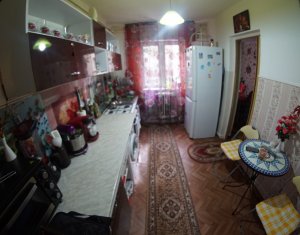 Apartament cu 3 camere, decomandat, 70 mp total, parter inalt, balcon, Manastur