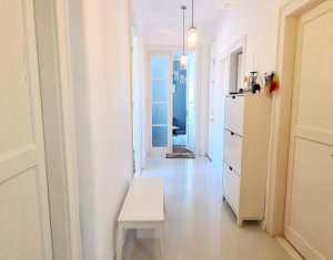 Apartament modern, 2 camere, 81 mp, boxa 24 mp, etaj 1, 2 bai, Centru