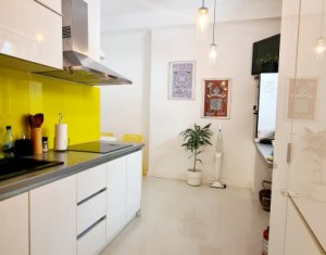 Apartament modern, 2 camere, 81 mp, boxa 24 mp, etaj 1, 2 bai, Centru