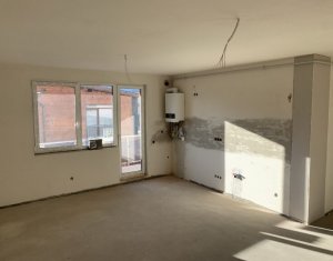Vanzare apartament 3 camere in Floresti