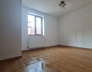 Apartament 81 mp, loc de parcare + spatiu tehnic, in zona centrala