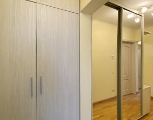 Vanzare apartament 4 camere decomandate, etaj 1/4, zona Iugoslaviei
