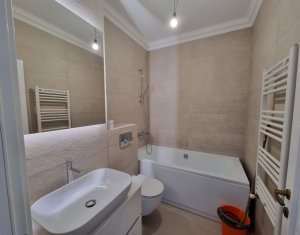 Appartement 3 chambres à vendre dans Cluj-napoca, zone Intre Lacuri