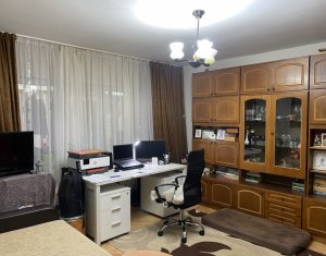 Apartament 3 camere, zona semicentrala, pozitie excelenta