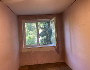 Apartament 3 camere, situat in Centru