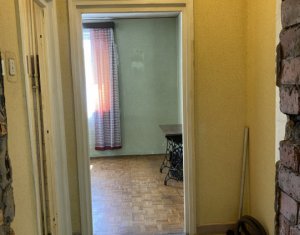 Apartament 3 camere, situat in Centru