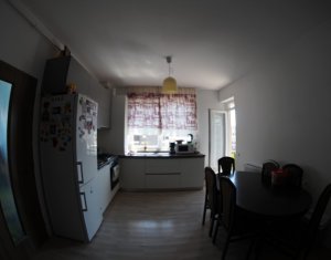 Vanzare rapida! Apartament cu 3 camere, zona Petrom