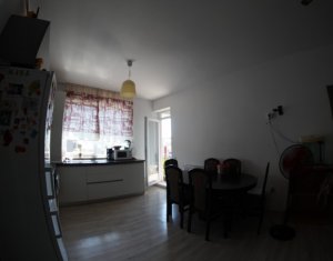 Apartment 3 rooms for sale in Baciu, zone Centru