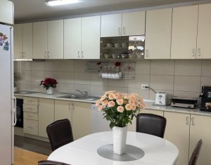 Apartament 3 camere, situat in Floresti, zona Stejarului