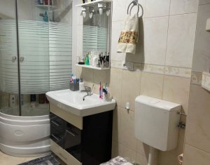 Apartment 3 rooms for sale in Floresti