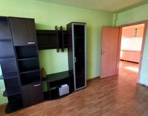 Apartment 3 rooms for sale in Floresti