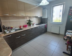 Apartament cu 3 camere, finisat, strada Cetatii, zona Unicarm