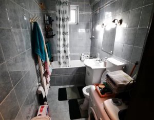 Apartament 3 camere decomandate, etaj intermediar, zona Iulius Mall