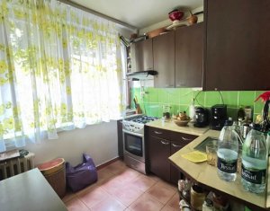 Apartament 3 camere, 60 mp, semidecomandat, Fantanele