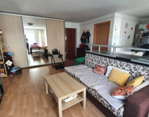 Apartament cu doua camere, mobilat, strada Eroilor, Floresti