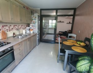 Apartament cu 3 camere, ultrafinisat, gradina 60mp, Sesul de Sus