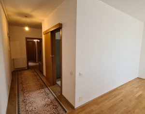 Apartament cu 3 camere, etaj intermediar, parcare, Sopor, Mega Image