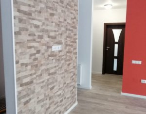 Apartament cu trei camere camere, finisat, terasa 98 mp, Sub Cetate