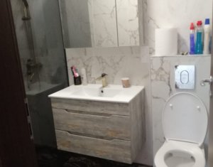 Apartament cu trei camere camere, finisat, terasa 98 mp, Sub Cetate