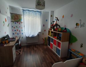 Apartament cu trei camere, finisat modern, strada Eroilor, Floresti