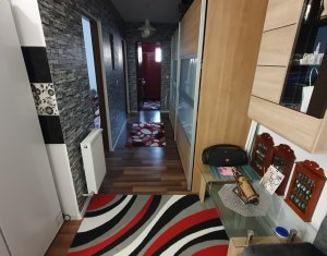 Apartament cu trei camere, finisat modern, strada Eroilor, Floresti