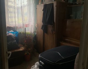 Apartament 4 camere, decomandat, zona La Terenuri