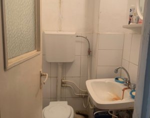 Apartament 4 camere, decomandat, zona La Terenuri