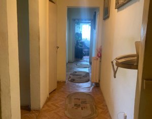 Apartament 4 camere, decomandat, zona La Terenuri