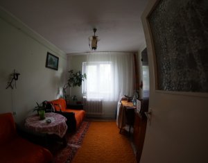 Apartament cu 4 camere, decomandat, scoala Ion Creanga