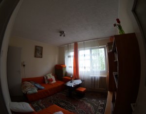 Apartament cu 4 camere, decomandat, scoala Ion Creanga