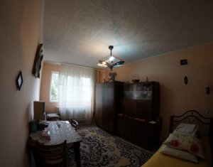 Apartament cu 4 camere, decomandat, scoala Ion Creanga