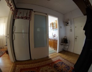 Apartament cu 4 camere, decomandat, scoala Ion Creanga