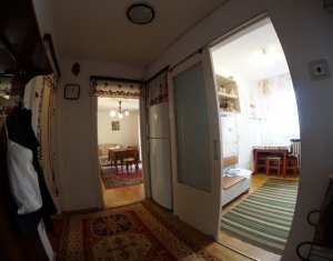 Apartament cu 4 camere, decomandat, scoala Ion Creanga