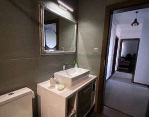 Apartament 3 camere, 82mp totali, modern, garaj, zona Vivo