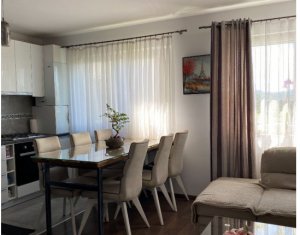 Apartment 3 rooms for sale in Floresti