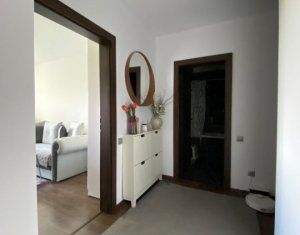 Apartament 3 camere, 82mp totali, modern, garaj, zona Vivo