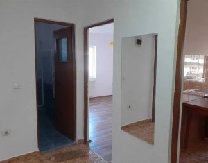 Apartament 2 camere decomandat, in vila, parcare, zona Hornbach