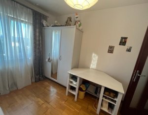 Appartement 4 chambres à vendre dans Cluj-napoca, zone Zorilor