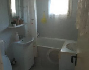 Apartament cu 3 camere, 2 bai, decomandat, zona Lac 3, strada Tulcea