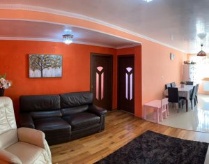 Apartament 3 camere, situat in Floresti, zona Terra