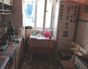 Apartament cu 3 camere, etaj 1, orientare Sud, in Centru, zona BOSCH