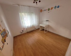 Apartament 3 camere, decomandat, 65 mp utili, finisat, boxa 12 mp, Manastur 