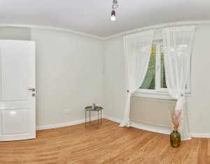 Appartement 4 chambres à vendre dans Cluj-napoca, zone Manastur