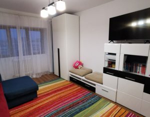 Apartament cu 3 camere, decomandat, Intre Lacuri