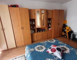 Apartament cu doua camere, decomandat, zona strazii Catanelor