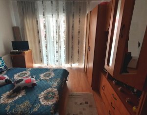 Apartament cu doua camere, decomandat, zona strazii Catanelor