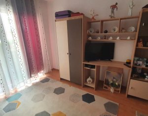 Apartament cu doua camere, decomandat, zona strazii Catanelor