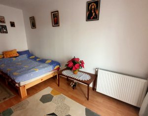 Apartament cu doua camere, decomandat, zona strazii Catanelor